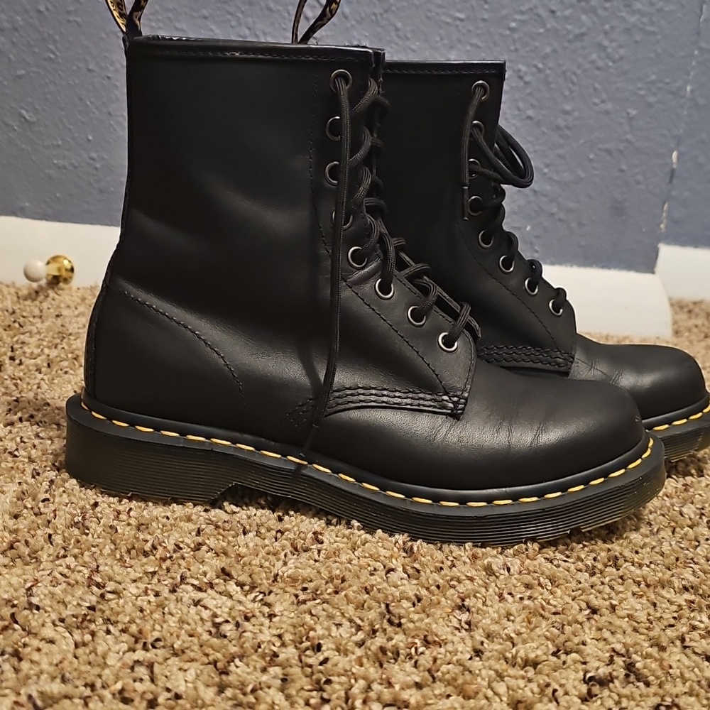 Black Leather Dr. Martens Boots barely ever worn like new, US sz 8